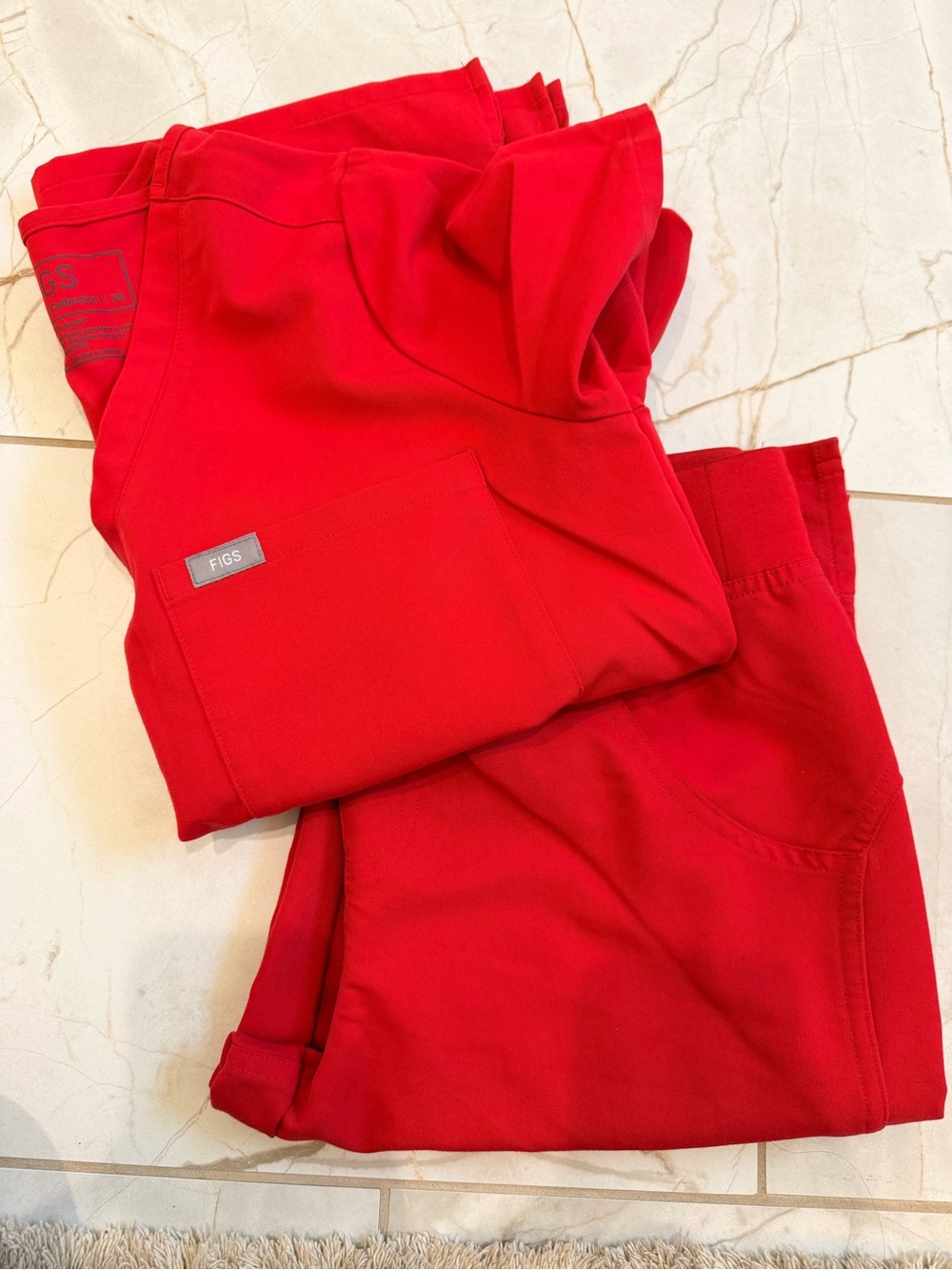 FIGS RED CATERINA XS/KADE CARGO XST